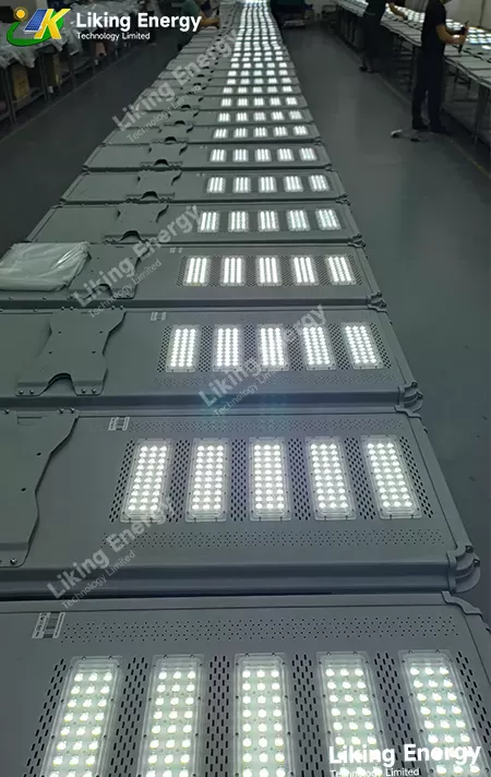 Fornire una soluzione di illuminazione stradale solare su misura