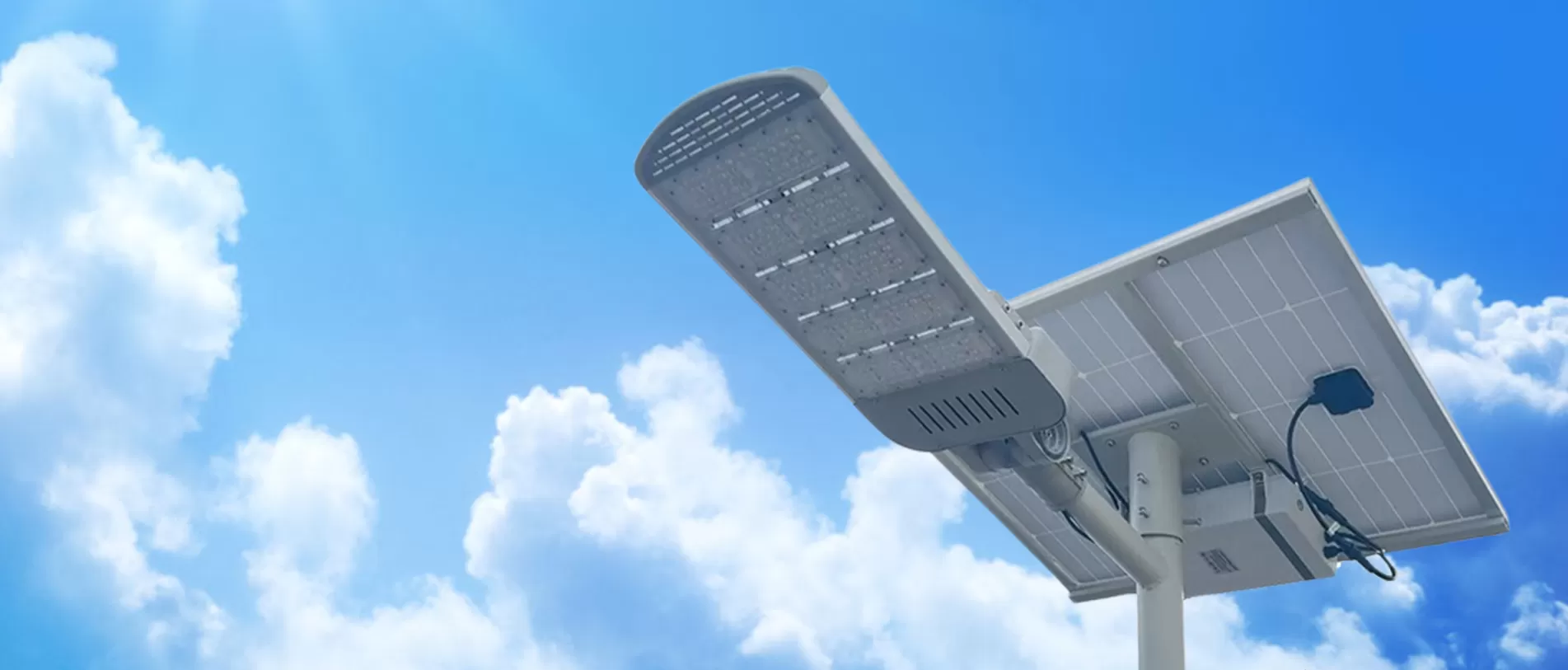 Lampione stradale solare diviso