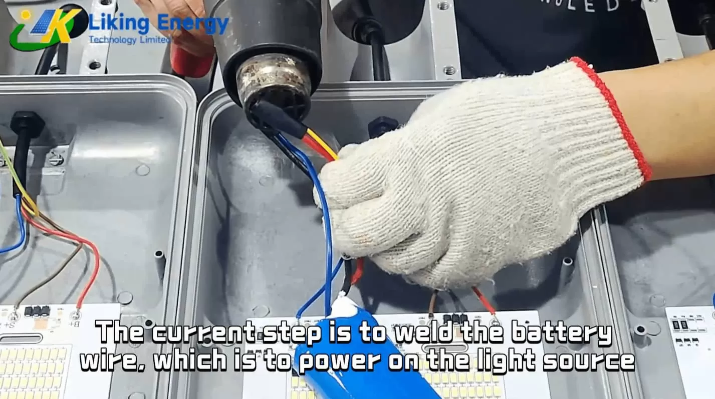 Installa la luce solare Semi-divisa aerodinamica antivento serie MP120w